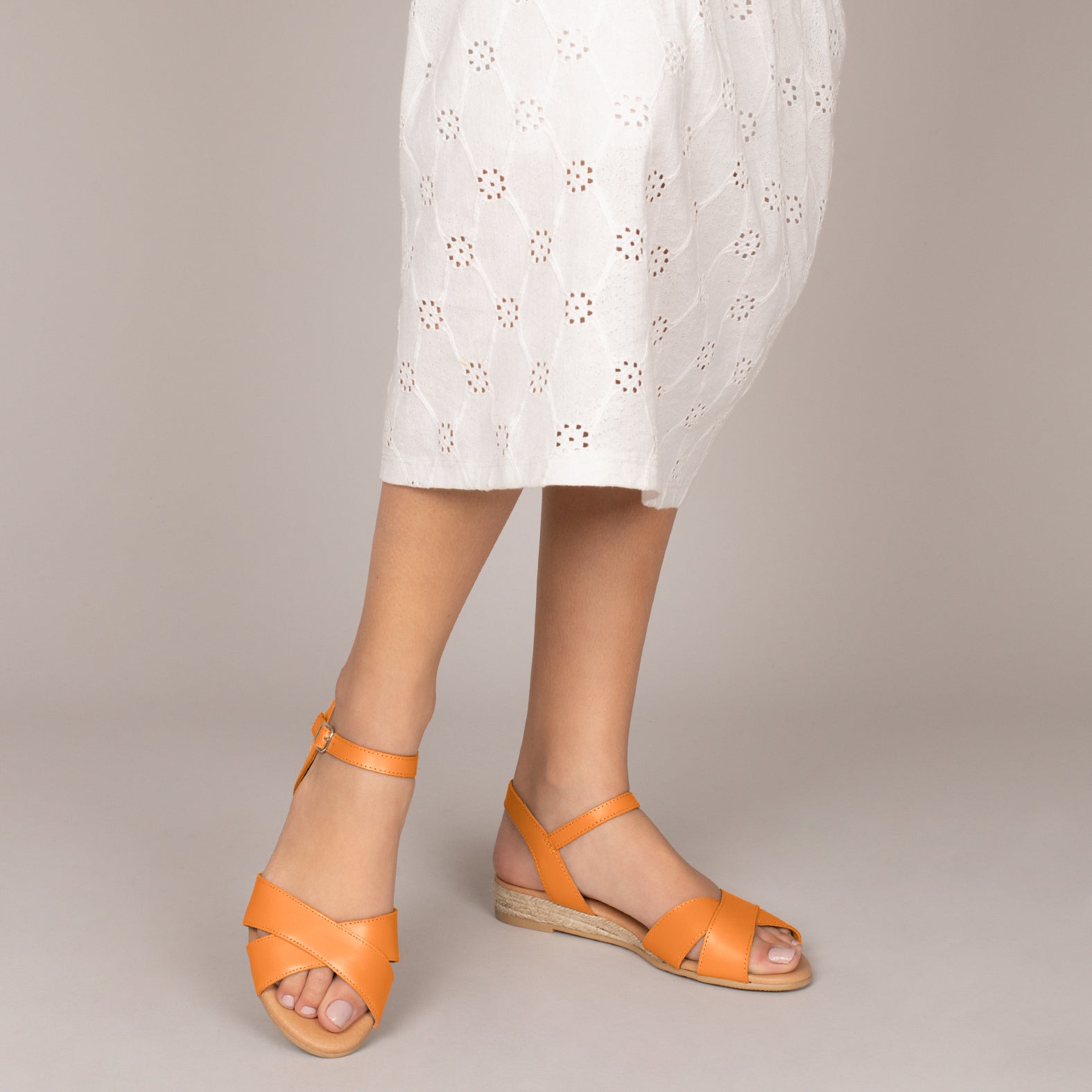 CÍES - Sandalias de esparto de tiras cruzadas NARANJA