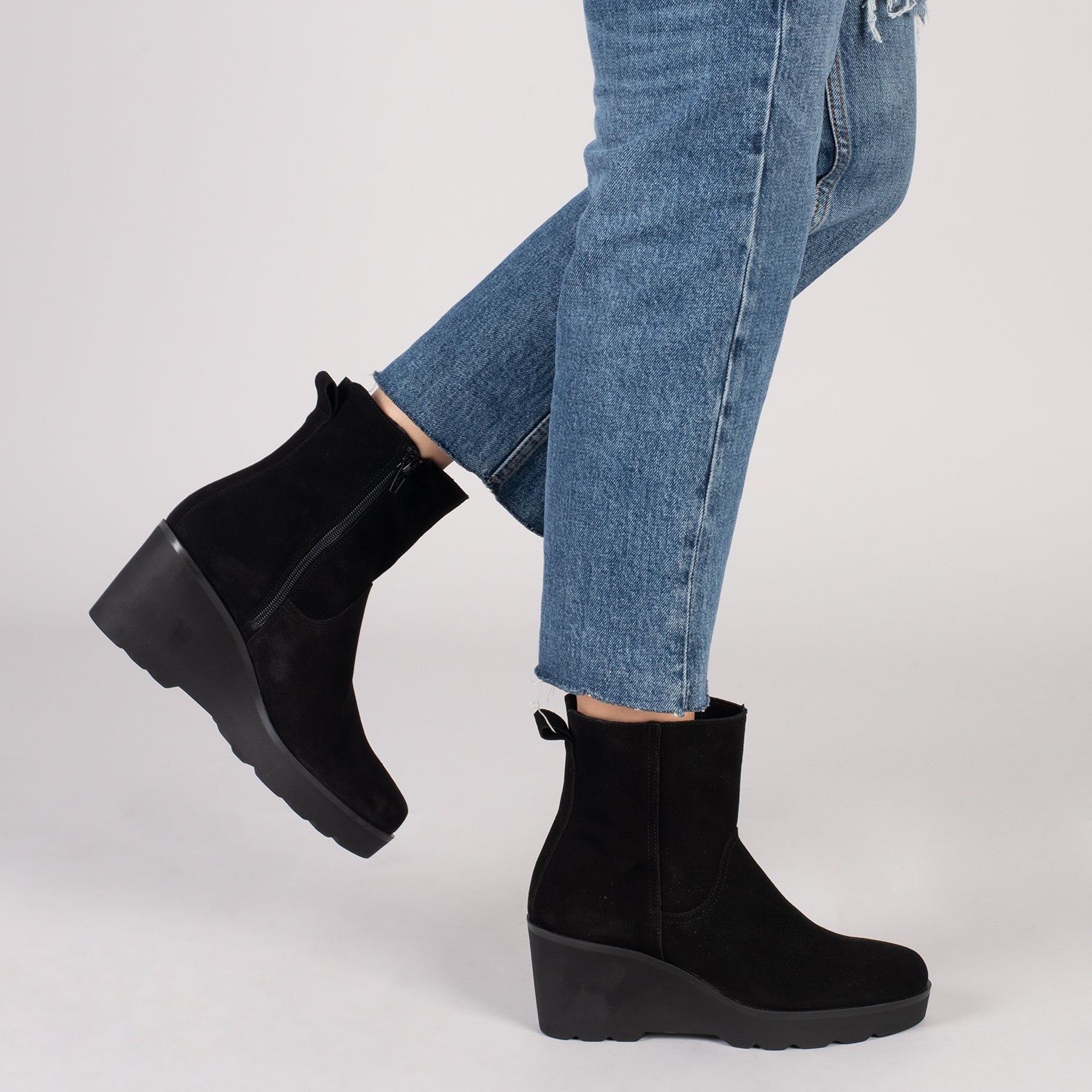 JEANS  – Botines con caña media y plataforma NEGRO - miMaO ®