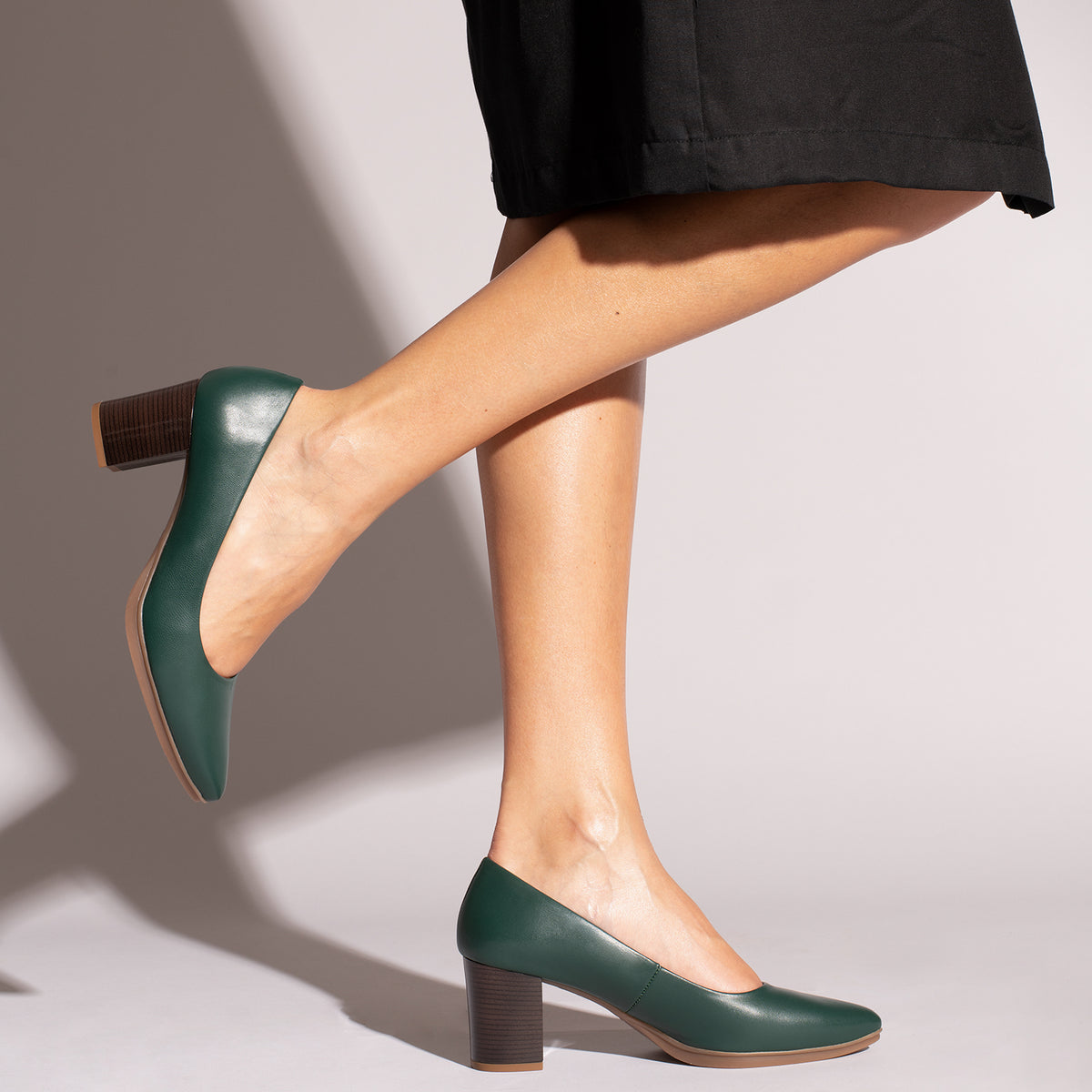 URBAN S SALON - Zapatos VERDE con tacón madera