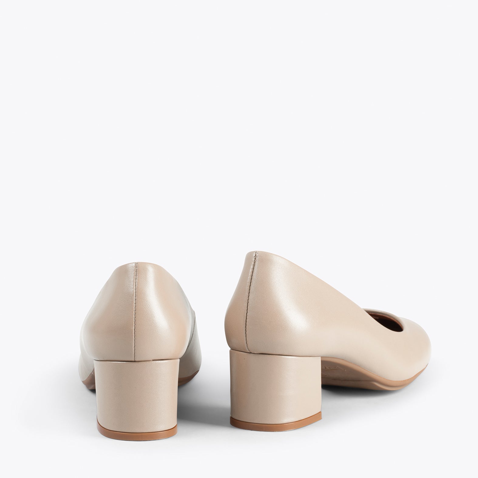 URBAN ROUND SALON – BEIGE nappa leather low heels