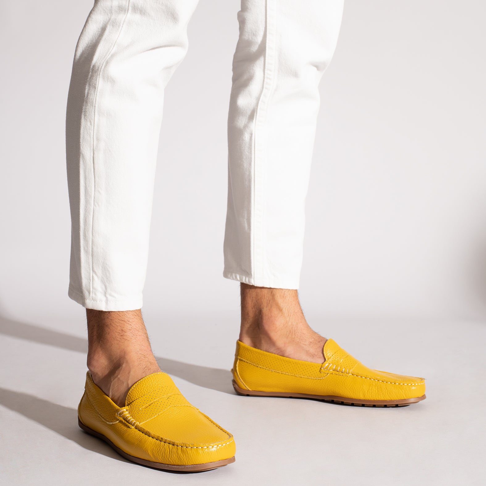 MOCASÍN Calzado casual para hombre de piel AMARILLO